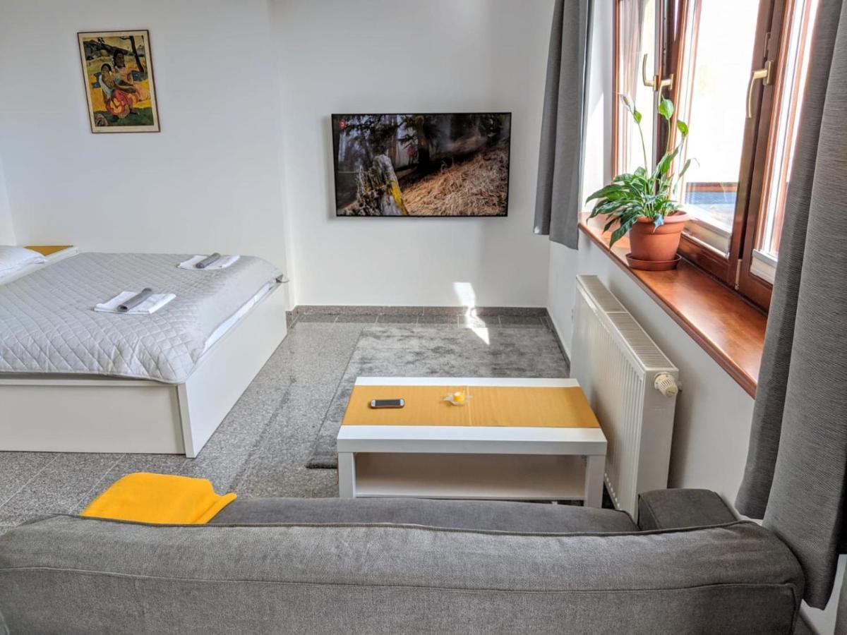 Clearvuehome - Quiet 51 M2 Studio Bratislava Slavin Bagian luar foto